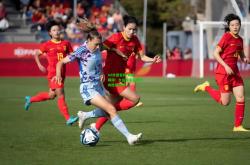 lol外围官网:跨越障碍：女足国家队努力向胜利冲刺