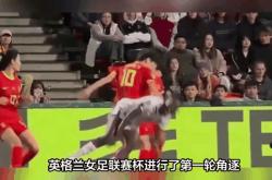 lol外围官网:女足球员在场上斩获胜利，荣誉加身